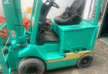 Kinh nghiệm chọn mua xe nâng hàng cũ giúp bạn tránh mua lầm Kinh nghiệm chọn mua xe nâng hàng cũ giúp bạn tránh mua lầm
