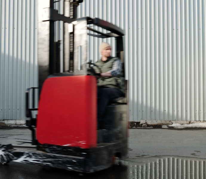 Chi Phí Sở Hữu Xe Nâng Trong 10 Năm Gồm Những Gì? Góc Nhìn Toàn Diện Cho Doanh Nghiệp