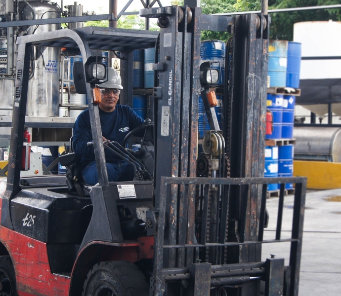 Hướng Dẫn Cách Sạc Bình Xe Nâng Điện An Toàn Không Chai Pin