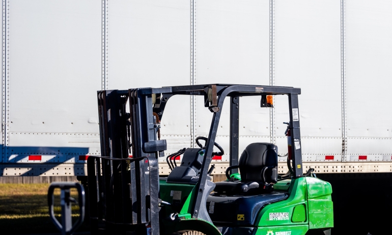Thay Nhớt Hộp Số Xe Nâng Loại Nào Tốt? Bảng Giá Mới Nhất 2026